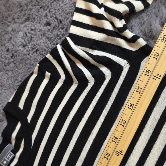 Vince Striped Ombré striped black cream Long Sleeve lightweight  sweater SZ M - Picture 8 of 12